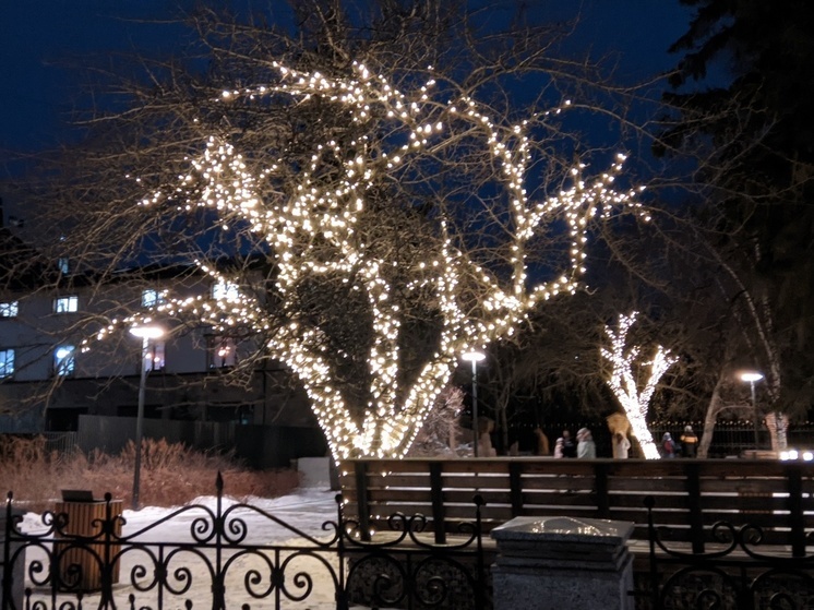 В Красноярске 18 декабря включили новогоднюю иллюминацию