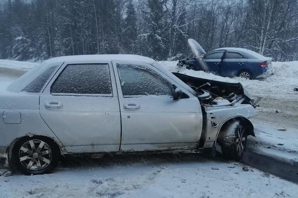 Три человека пострадали в аварии на трассе Кострома-Шарья-Киров-Пермь