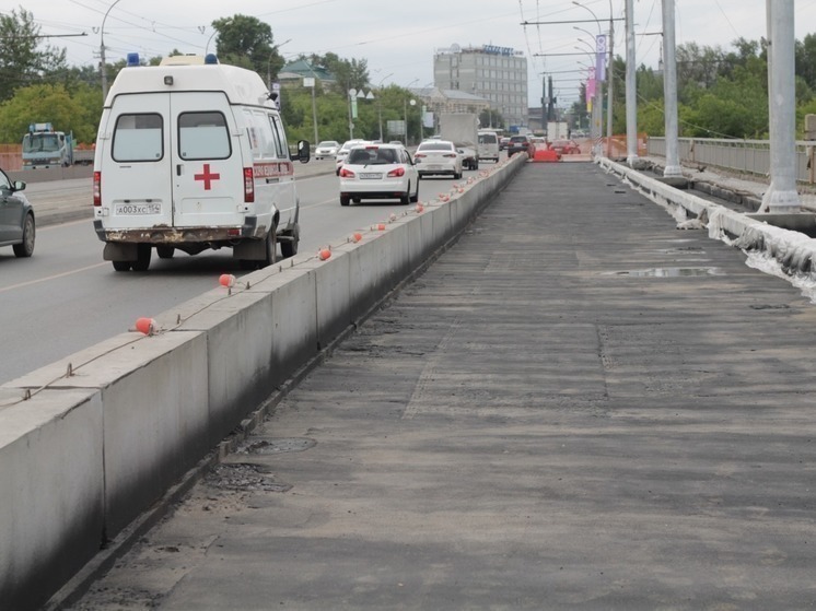 В Новосибирске за год отремонтировали 10 мостовых переходов