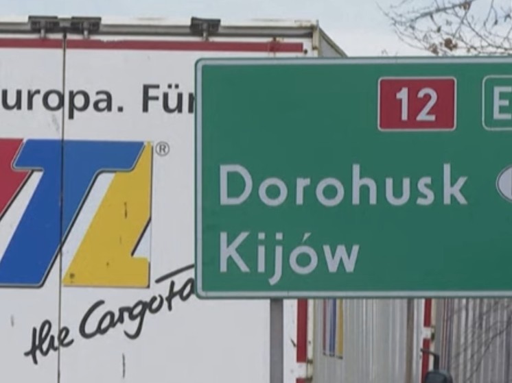 Погранслужба Украины: польские перевозчики возобновили блокирование КПП "Дорохуск-Ягодин"