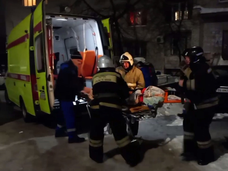 В Курске женщина выжила после падения с пятого этажа на крышу кафе