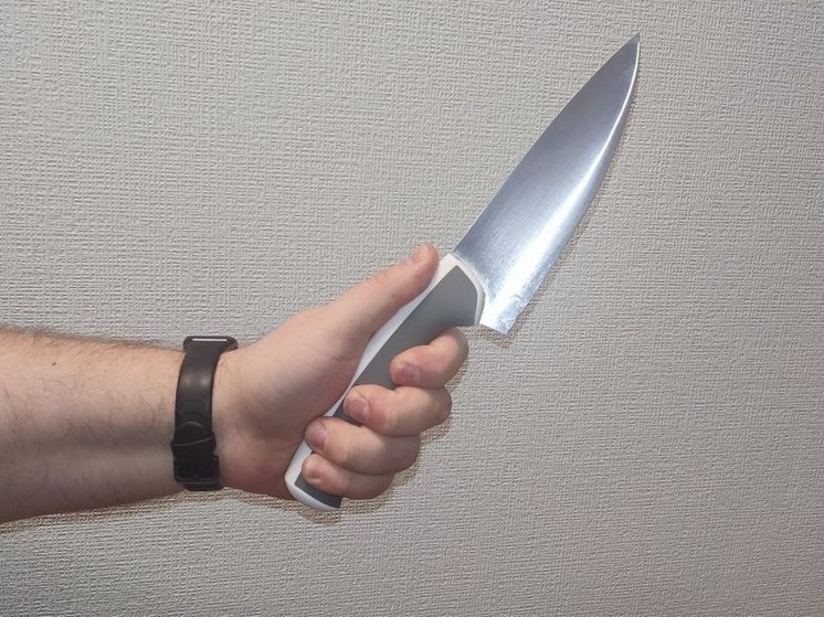 В Мурманске мужчина ударил родного отца кухонным ножом
