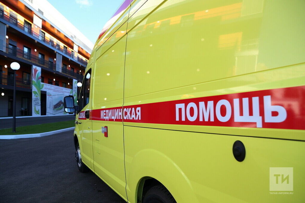 В больнице скончался юный пассажир авто, врезавшегося в столб в Татарстане