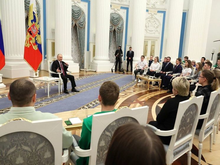 Путин рассказал о брони от призыва выпускников по спискам предприятий ОПК