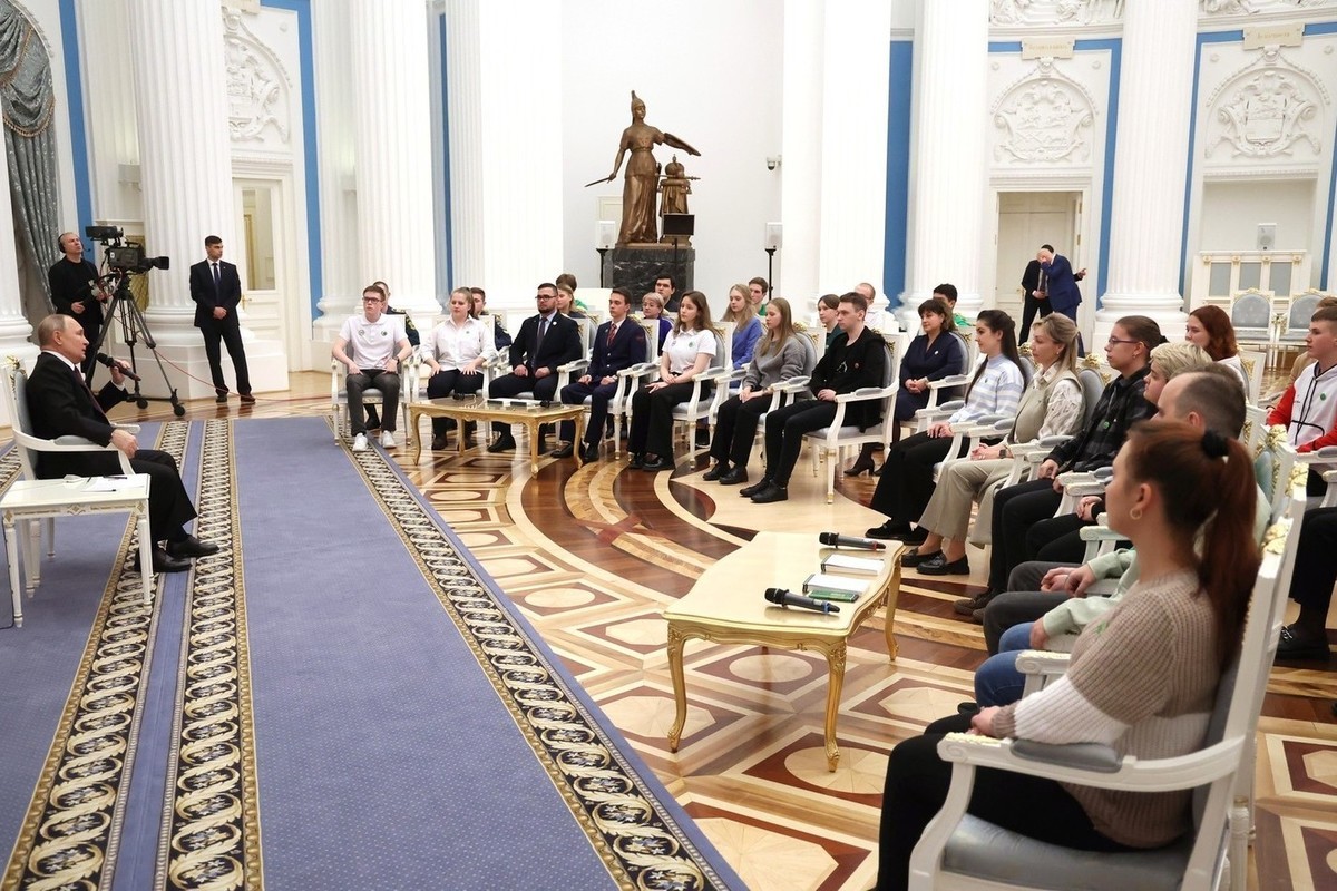 Волгоградский студент принимает участие во встрече с Владимиром Путиным