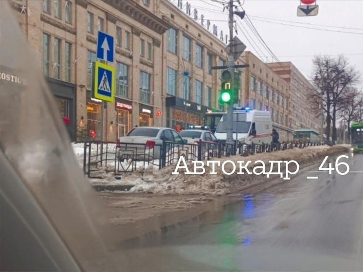 В центре Курска неизвестный напал на мужчину с ножом