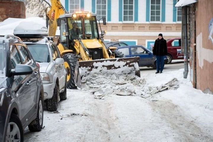 В Кирове продолжится вывоз снега с 26 улиц