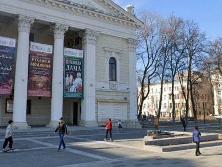 Воронежцам временно запретят парковаться у площади Ленина