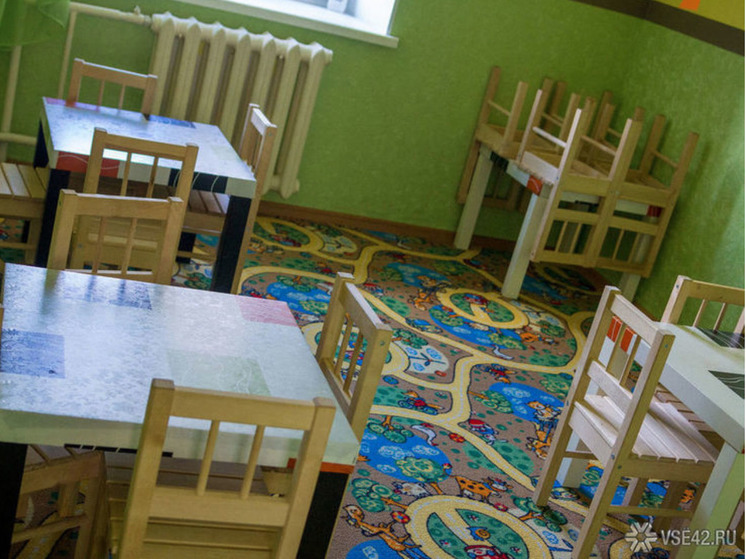 Дети спят в колготках: новокузнечанка пожаловалась на холод в детском саду
