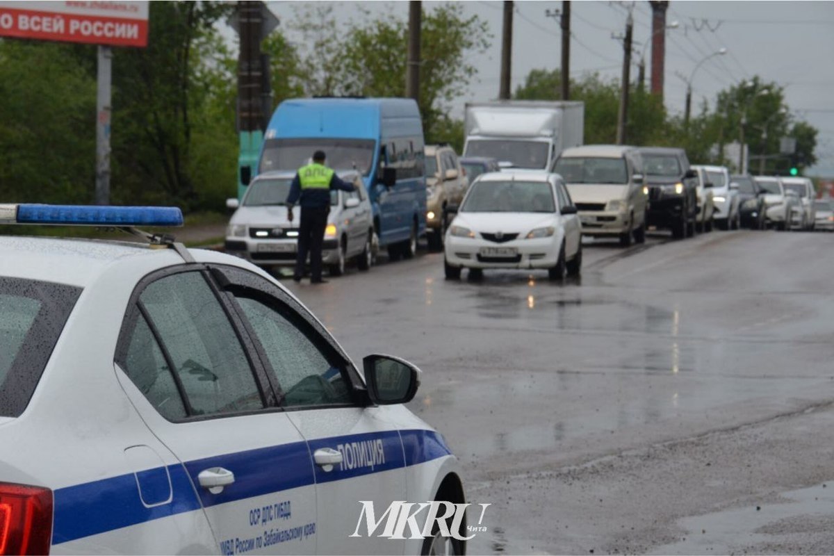 Пассажиры угнали машину таксиста и угрожали ножом по пути в село Забайкалья  - МК Чита