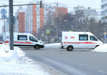 Два человека оказались придавлены упавшими на бытовку бетонными блоками на стройплощадке на юге Москвы