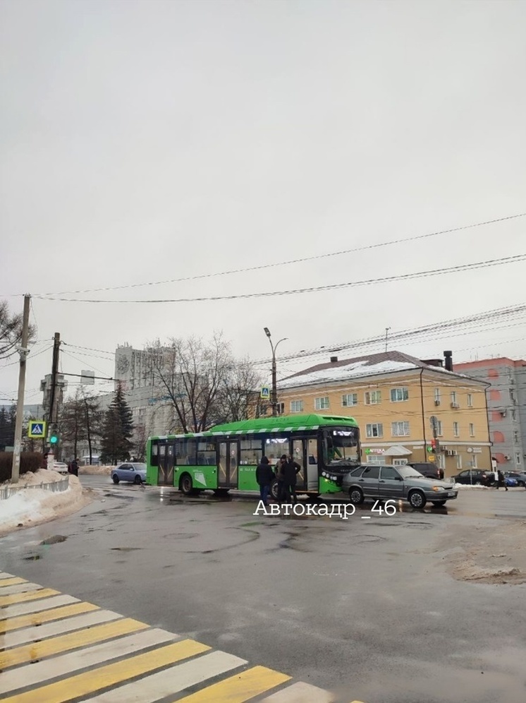 В Курске в очередное ДТП попал новый автобус Volgabus