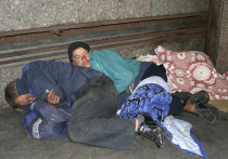 Двое бездомных проникли в посольство Кении в Лопухинском переулке через входную дверь, оборудованную магнитным замком, пишет 112