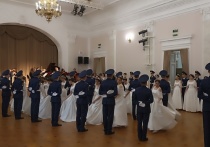В Оренбурге открылся первый губернаторский молодежный бал