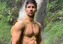 Основатель социальной сети «ВКонтакте» и мессенджера Telegram Павел Дуров выложил фотографию с обнаженным торсом на фоне водопада в Африке