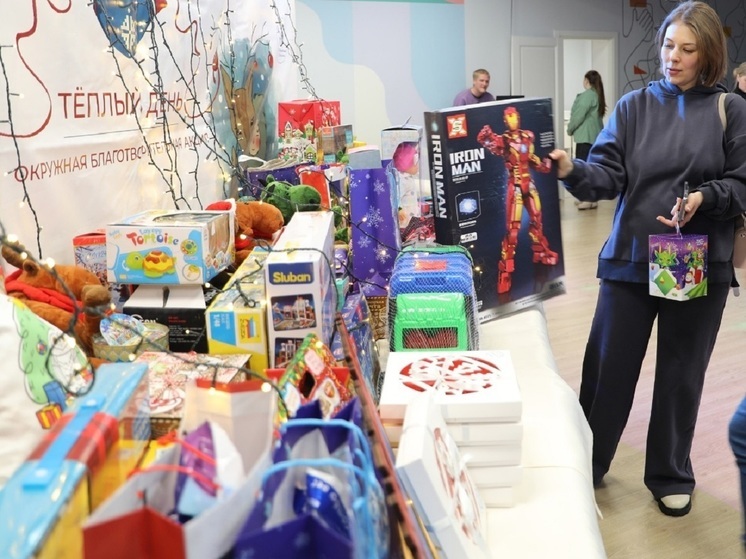 В Шурышкарском районе «Теплый день» собрал 130 новогодних подарков для детей и пенсионеров