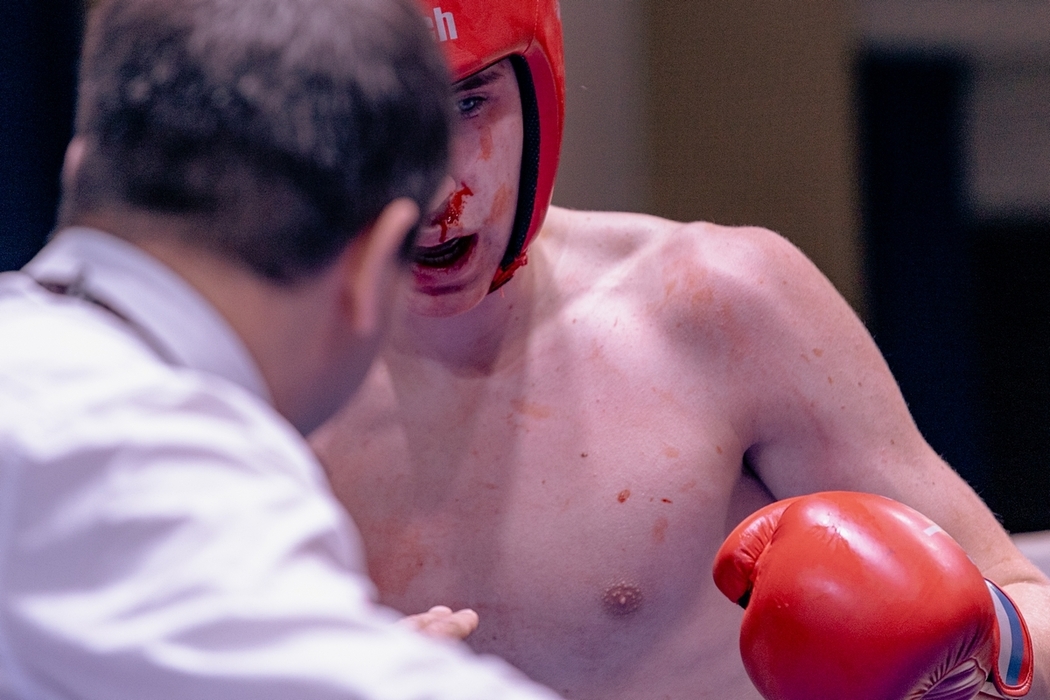Кровавый бой и чествование лучших: как в Пскове прошло 30-летие кикбоксинга