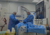 Ангиохирурги мурманского ММЦ имени Н.И.Пирогова ФМБА России провели две первые операции по протезированию аневризмы аорты брюшного отдела