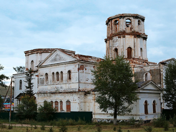 РПЦ поможет Бурятии отреставрировать храм Святой Троицы в Кяхте