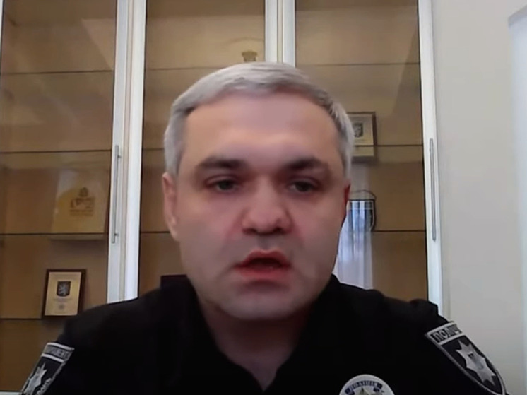 Но в отставку он подал из-за российского гражданства жены