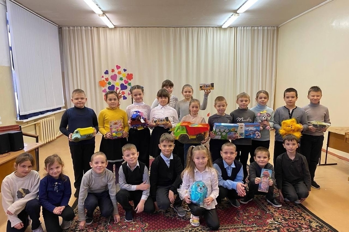 Школьники из Орловской области собрали игрушки для запорожских детей