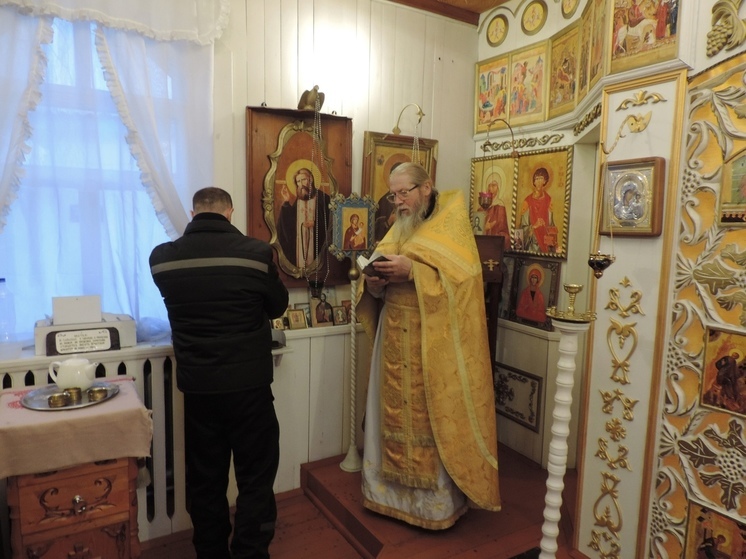 Батюшка помог разобраться в жизненных ориентирах заключенным Карелии