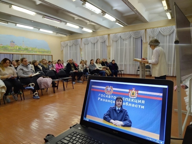 В рязанских школах прошла онлайн-встреча с сотрудником Госавтоинспекции