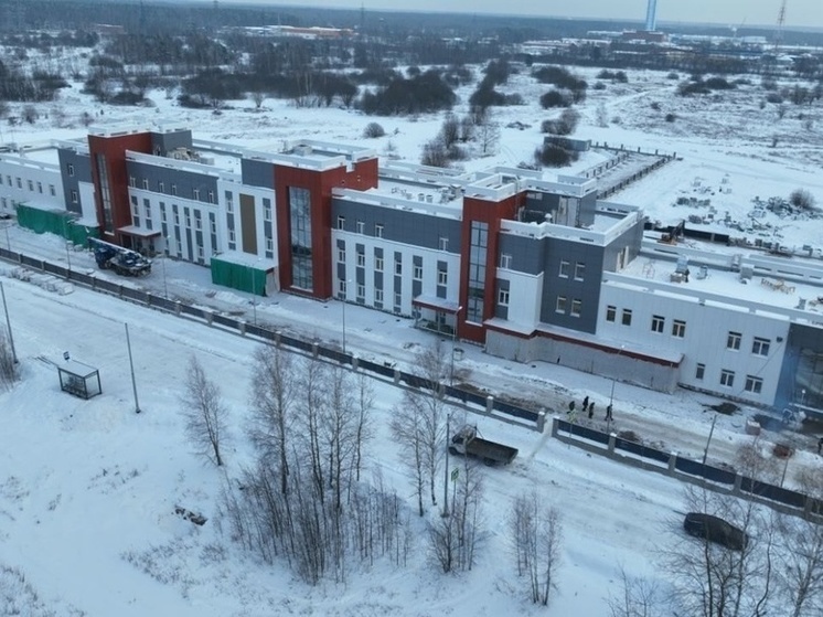 В новую поликлинику Серпухова начали завозить медицинское оборудование