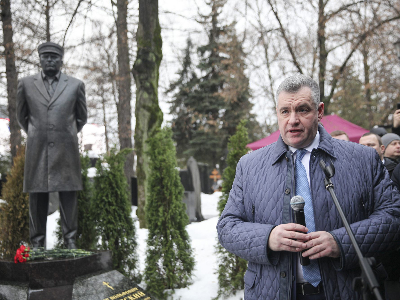 Слуцкий сказал речь на могиле Жириновского и был выдвинут в президенты: кадры мероприятия ЛДПР
