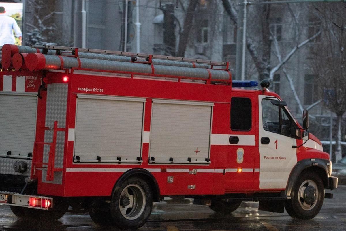 В Нахичевани из горящего дома эвакуировали 10 человек