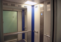 В Казани лифт сорвался с восьмого этажа и остановился между первым и вторым этажами, информирует ГУМЧС России по Татарстану