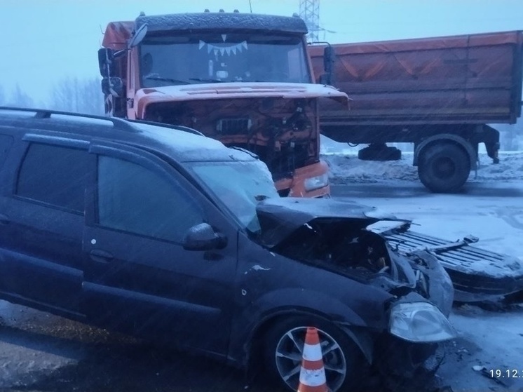 Четыре человека получили травмы при ДТП в Вологодском округе