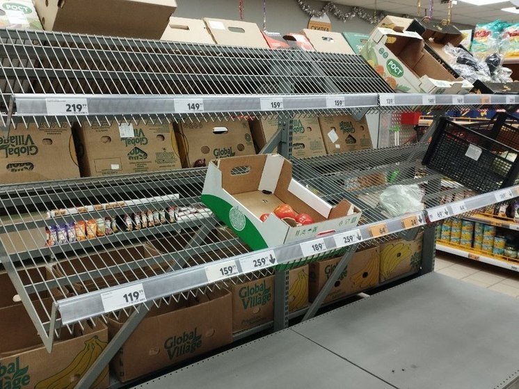 В подмосковной Лобне опустели полки в магазине