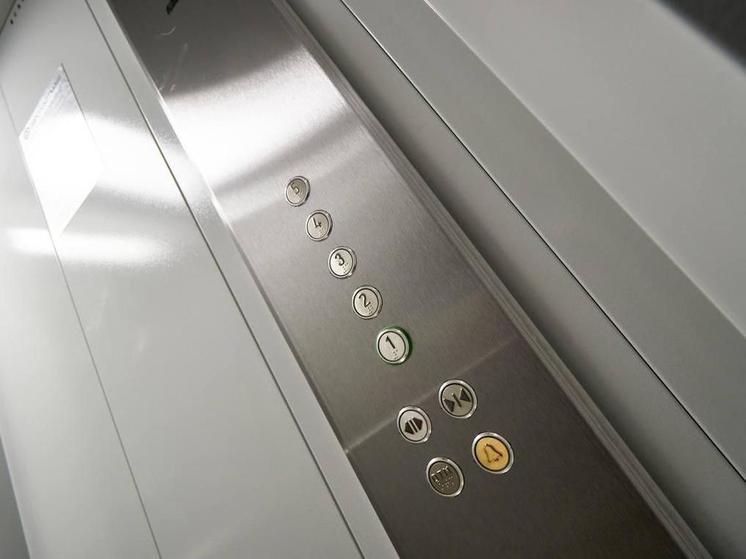 В Подмосковье в этом году заменили 200 устаревших лифтов