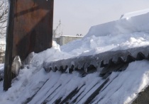 В Нижнекамске (Татарстан) от упавшего с крыши дома снега со льдом пострадал восьмилетний мальчик