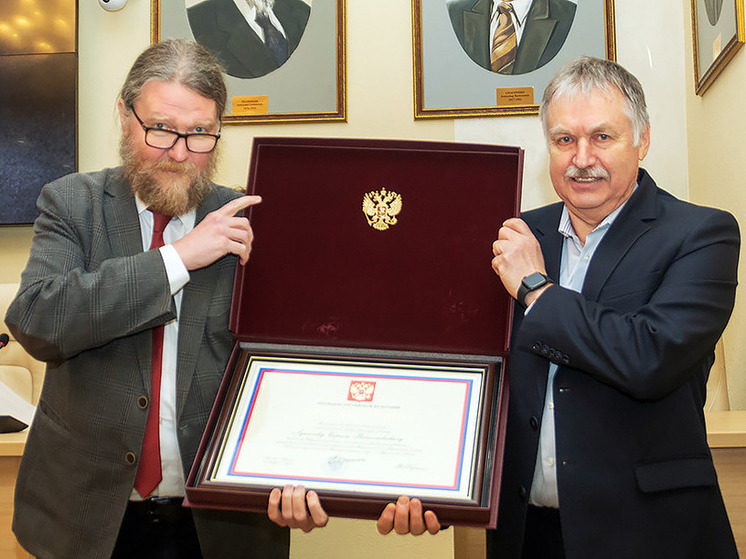 Ученый из Апатитов удостоен почетной грамоты президента России