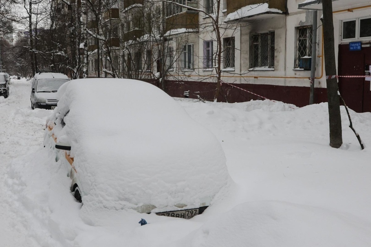 Россиянам объяснили опасность вождения автомобилей со снегом на крыше | Авто