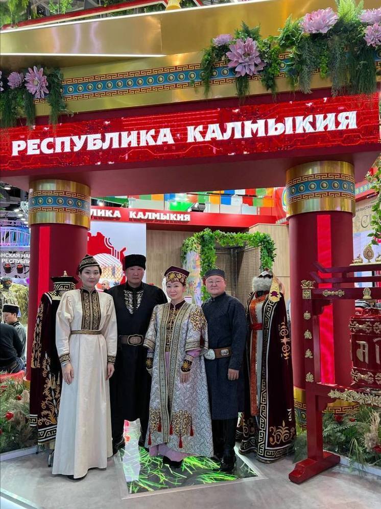Стенд Калмыкии продолжает работу на ВДНХ