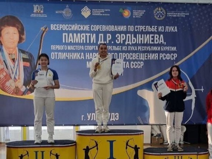 Лучница из Калмыкии победила в турнире в Бурятии