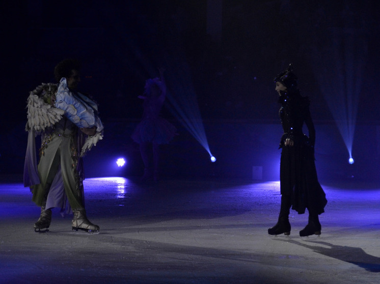 Чемпионы РФ выступили с ледовым шоу в Туле