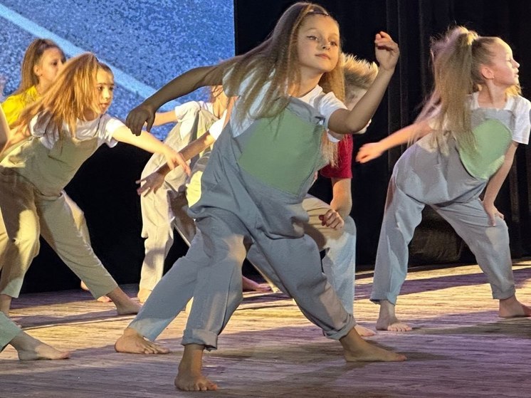 Танцоры "Босиком" выступили на сцене Дома офицеров флота в Севастополе