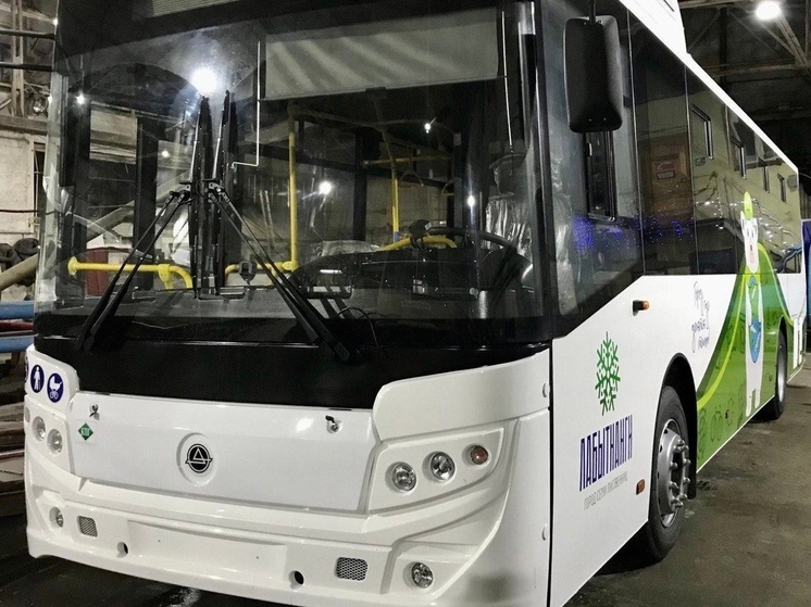 В Лабытнанги пригнали 3 новых автобуса для работы в часы пик