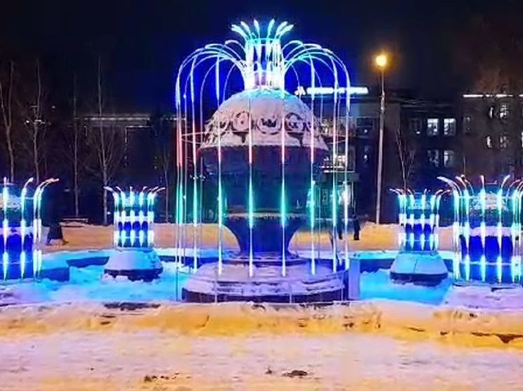 В Омске к Новому году украсили ещё два фонтана