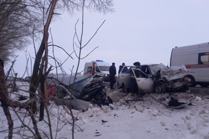 В Воронежской области в жуткой аварии столкнулись две легковушки