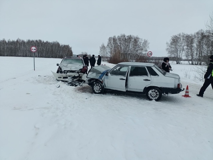 Два человека скончались и два попали в больницу из-за ДТП на трассе в Омской области