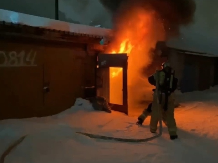 В МЧС рассказали подробности о пожаре в гараже Салехарда