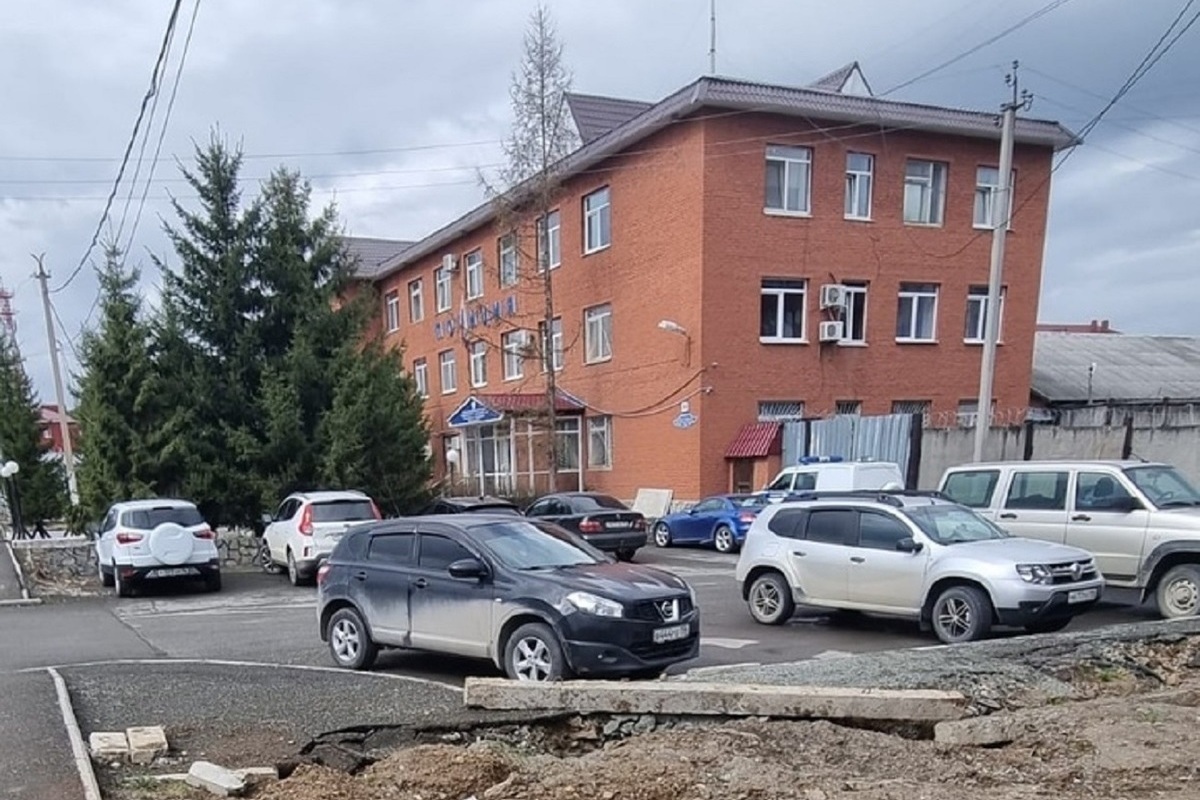 После возбуждения дела на главного ивдельского госавтоинспектора Максима  Анисимкова и доклада депутата Сергея Быкова о коррупции в межмуниципальном  ОВД началась кадровая чехарда - МК Екатеринбург