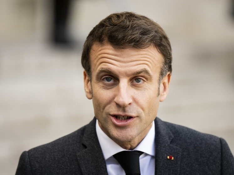 Президент Франции пытается усидеть на двух стульях из-за конфликта на Ближнем Востоке