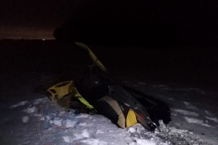 Двое мужчин разбились на снегоходе возле поселка имени Свердлова