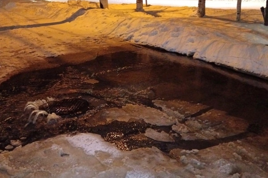 В Северодвинске прорвало водопровод на острове Ягры